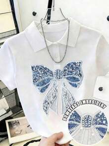 Camiseta casual de manga corta con cuello redondo, estampado de lazo y decoración de perlas para mujer, ajuste estándar - Multicolor - Ver 7