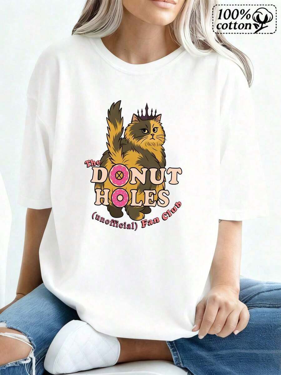 Soft Fashionable Women's White T-Shirt With A Cat Wearing A Crown And The Phrase 'The Donut Holes Unometal Fan Club', Perfect For Casual Outings And Pleasant Events. New Summer Women's T-Shirt, Casual And Comfortable Crew Neck Top - 白色的 - 查看 1