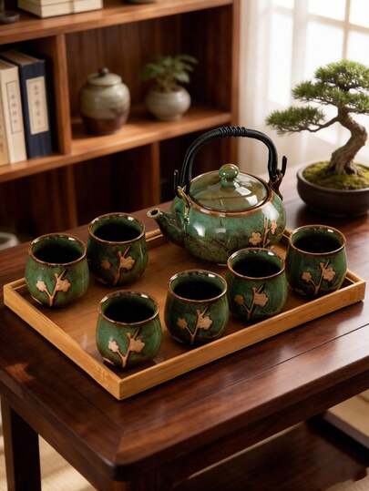 Service à thé en céramique blanche japonaise, comprenant 1 théière, 6 tasses à thé, 1 plateau à thé, 1 passoire à thé en acier inoxydable. Service à thé de style asiatique mignon, convenant aux adultes/amateurs de thé/femmes/hommes. Convient pour le bureau, la consommation quotidienne de thé entre amis (motif fleur de prunier doré)