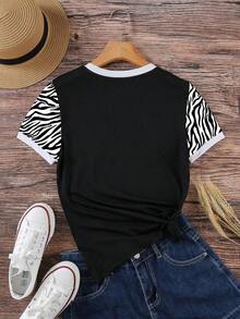 Camiseta de mujer con cuello redondo, manga corta y estampado de corazones en bloques de color - Negro 4 - Ver 2