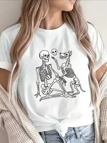 Blusa casual mujer es una camiseta de manga corta ligera y duradera con un diseño de pareja de calaveras, perfecta para el ocio en casa, cenas o actividades al aire libre. - Blanco - Ver 12