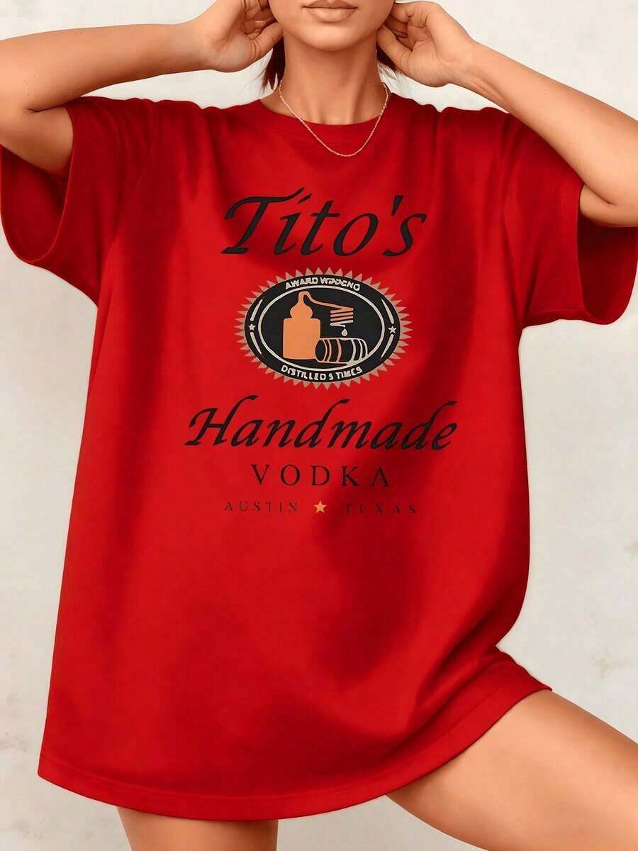Women's Black T-Shirt With A Graphic Print Of Tito's Handmade Vodka, Austin Texas, 100% Cotton, Crew Neck, Relaxed Fit, Casual Style, 1 Piece. They Make Excellent Gifts For Friends And Family. - 紅色 - 查看 1