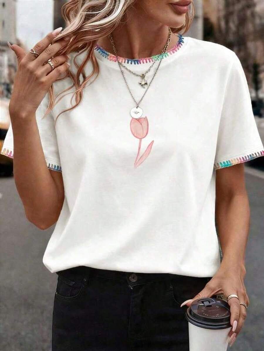 Women's Printed T-Shirt With Light Skin And Tulips Design - Casual Short Sleeve Crew Neck T-Shirt, Relaxed Fit For All Seasons, Perfect For Everyday Wear And Holiday Outfits (Machine Washable). - 白色 - 查看 1