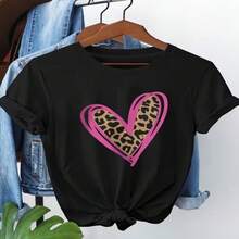 Camiseta para mujer Top pickLocal con estampado de corazón de leopardo 2026, talla grande, camiseta ligera de verano, ajuste regular, casual, transpirable, esencial para uso diario, ropa versátil, aspecto moderno, material cómodo, mangas cortas para adultos jóvenes S-XXXL - Negro - Ver 1