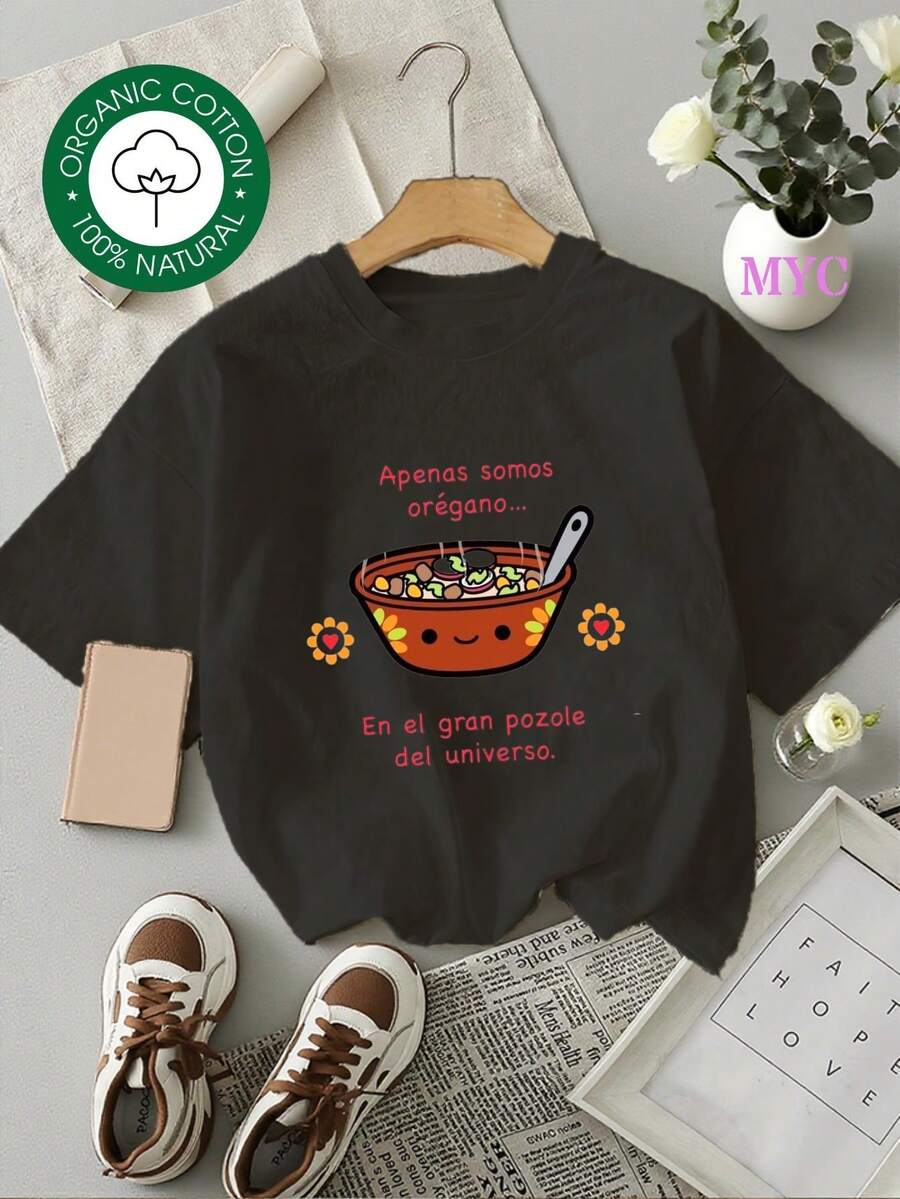 MYNOVA C 1PC Camiseta de algodón suave para mujeres con estampado de pozole mexicano "Somos solo especias en el gran tazón del universo" - Diseño cultural divertido, regalo perfecto para amantes de la comida y tequila, ideal para el Cinco de Mayo, atuendo de verano moderno, ropa casual, vestidos de mujer de moda, casual perfecto para todas las temporadas, tallas S M L XL - Negro - Ver 1