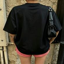 Heartfelt Daily Casual Graphic T-Shirt 100% Cotton Oversized Soft Breathable Casual Crewneck Short Sleeve Top Red Checkered Shorts Street Style Aesthetic Daily Trendy Basic Casual Wearers Fashion Lovers Daily Outfit Enthusiasts Gift Givers - Negro - Ver 3