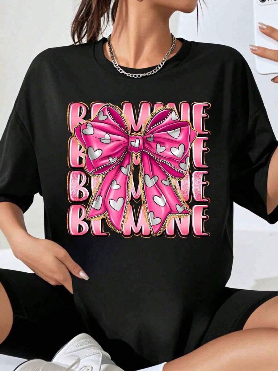 "Be Mine Valentine" T-Shirt With Heart And Pink Bow Design For Women, Romantic And Cute Top, Perfect As A Valentine's Day Gift And For A Romantic Date. - 黑色 - 查看 1