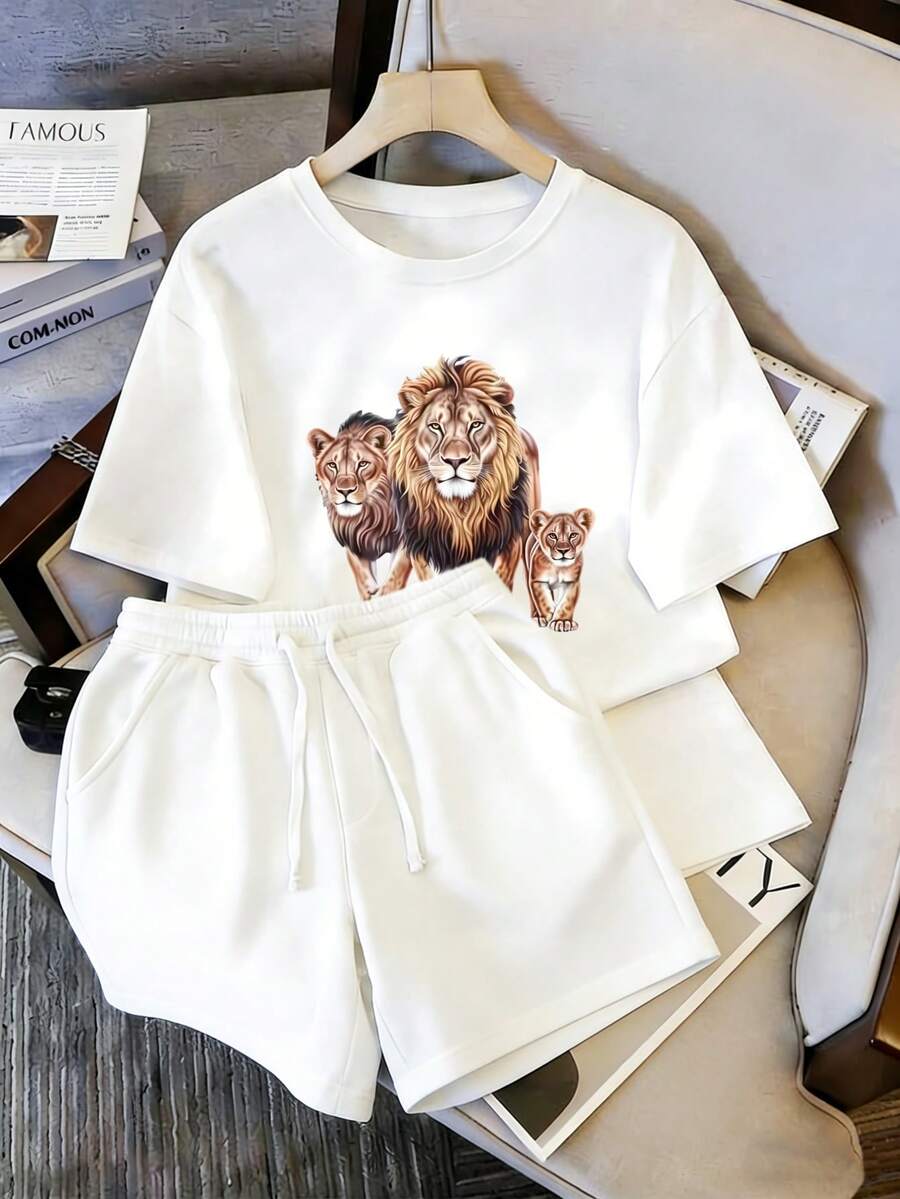 Conjunto de dos piezas de camiseta de manga corta y shorts para mujer, con estampado realista de tres leones, melena de león macho en tonos marrón amarillentos y cachorros, conjunto casual con patrón animal natural - Camiseta blanca + pantalones cortos blancos - Ver 1