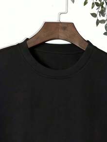 Pure Cotton T-Shirt With A Creative "Salt Light" Print Design. Soft, Easy-Care, Modern, And Fashionable, This Casual And Versatile T-Shirt Is Suitable For All Seasons And Is Machine Washable. A Classic Essential For Everyday Summer Outings. Plain White T-Shirt. - 黑色 - 查看 3
