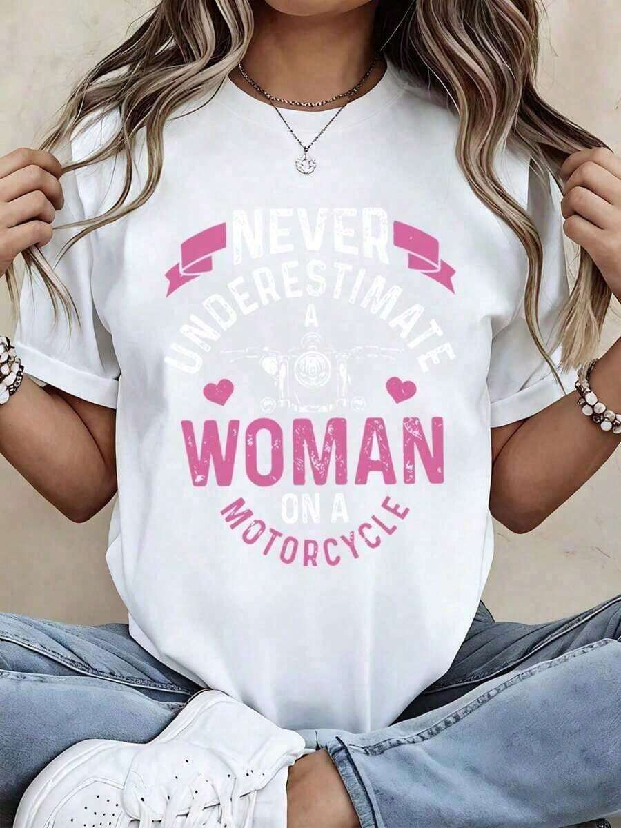 Women's T-Shirt: Never Underestimate A Woman On A Motorcycle - Funny Biker T-Shirt, Casual Pink Design T-Shirt, Perfect Gift For Motorcycle Lovers And Female Motorcyclists, Loose Fit - 白色 - 查看 1