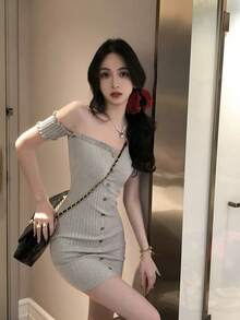 A French-Style Chiffon Suspender Dress With A Rose Print. This Summery Design Features An Elegant Openwork Floral Print And A Fitted Skirt. - Grey - View 5
