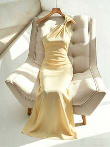 Vestido de verano elegante de mujer con decoración de metal y bajo asimétrico - Amarillo - Ver 4