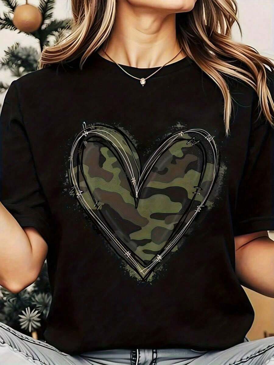 Soft, Breathable, And Lightweight For All-Day Comfort. Women's Camouflage Heart Print T-Shirt With A Crew Neck, Casual Style For Everyday Wear, Soft And Comfortable, Vacation Style, 220g. Classic Crew Neck With A Relaxed Fit That Flatters All Body Shapes And Is Easy To Pair With Jeans, Shorts, And Leggings. - 黑色 - 查看 1