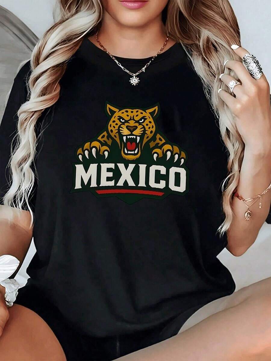 Jaguar feroz rugiendo con garras extendidas símbolo de fuerza mexicana sobre fondo oscuro representando energía salvaje y orgullo nacional camiseta de mujer casual moderna cómoda para uso diario - Negro - Ver 1