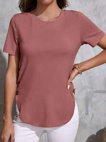 Camiseta casual de cuello redondo, mangas cortas y bajo curvo con detalle de botones en color liso - Rosa vieja - Ver 3