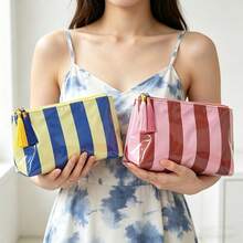 2026 Nuova borsa cosmetica a righe in PVC con nappe e cerniera, borsa da toilette da viaggio impermeabile - Sottili strisce verdi e rosa - Visualizzare 4