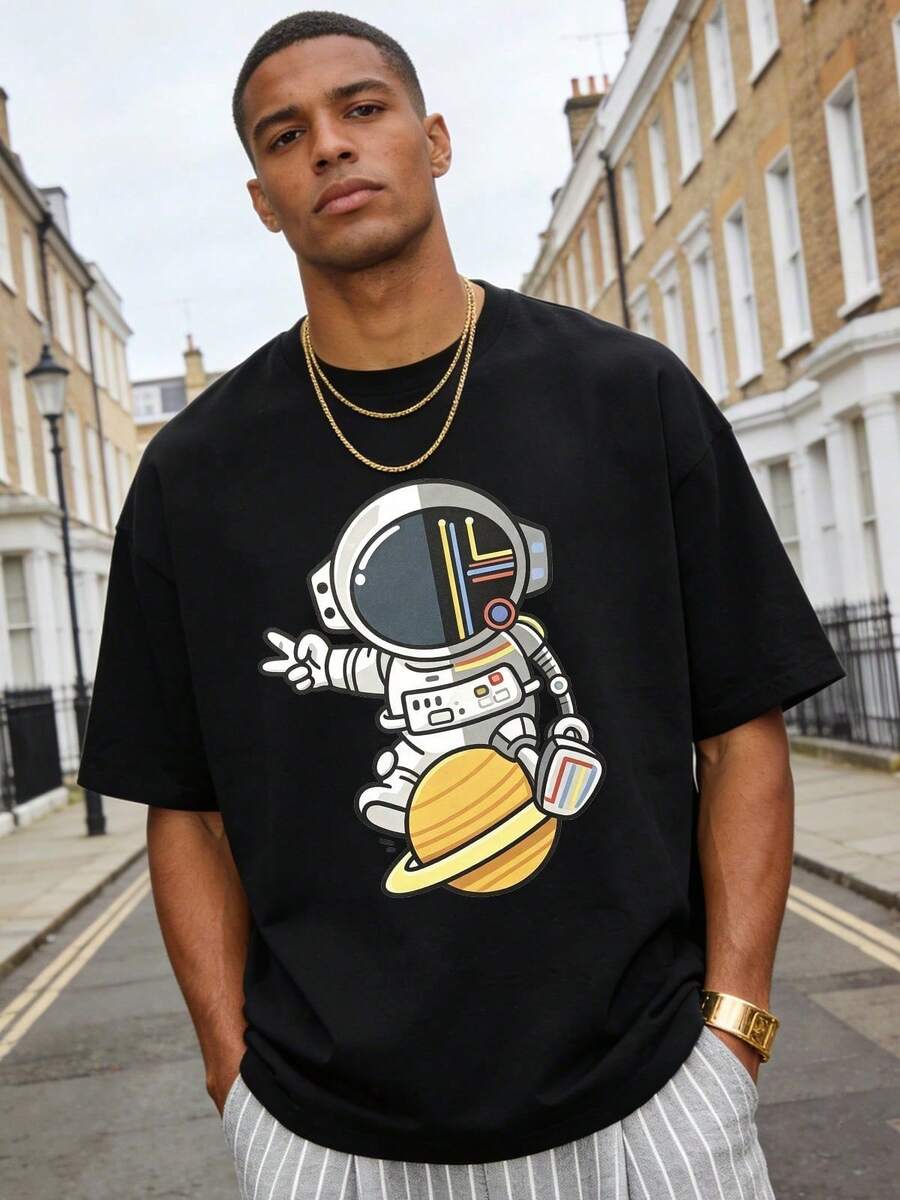 T-shirt à manches courtes et col rond pour hommes, style décontracté d'été, avec des esthétiques emo, trap rap et rock, et un style eboy. Ce t-shirt léger pour hommes est un vêtement de base polyvalent pour l'été, de couleur noire et à manches courtes. Vendu individuellement, idéal pour assortir en famille. Un t-shirt imprimé élégant et décontracté avec une coupe décontractée, parfait pour le port quotidien.Blanc - Noir - Voir 1