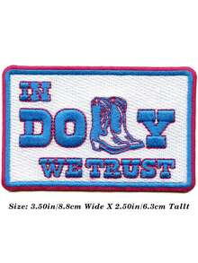 1 miếng vá thêu hình cô gái cao bồi miền Nam nước Mỹ, dòng chữ "In Dolly We Trust" (Chúng ta tin tưởng Dolly), có thể ủi lên. - Nhiều màu - Xem 3