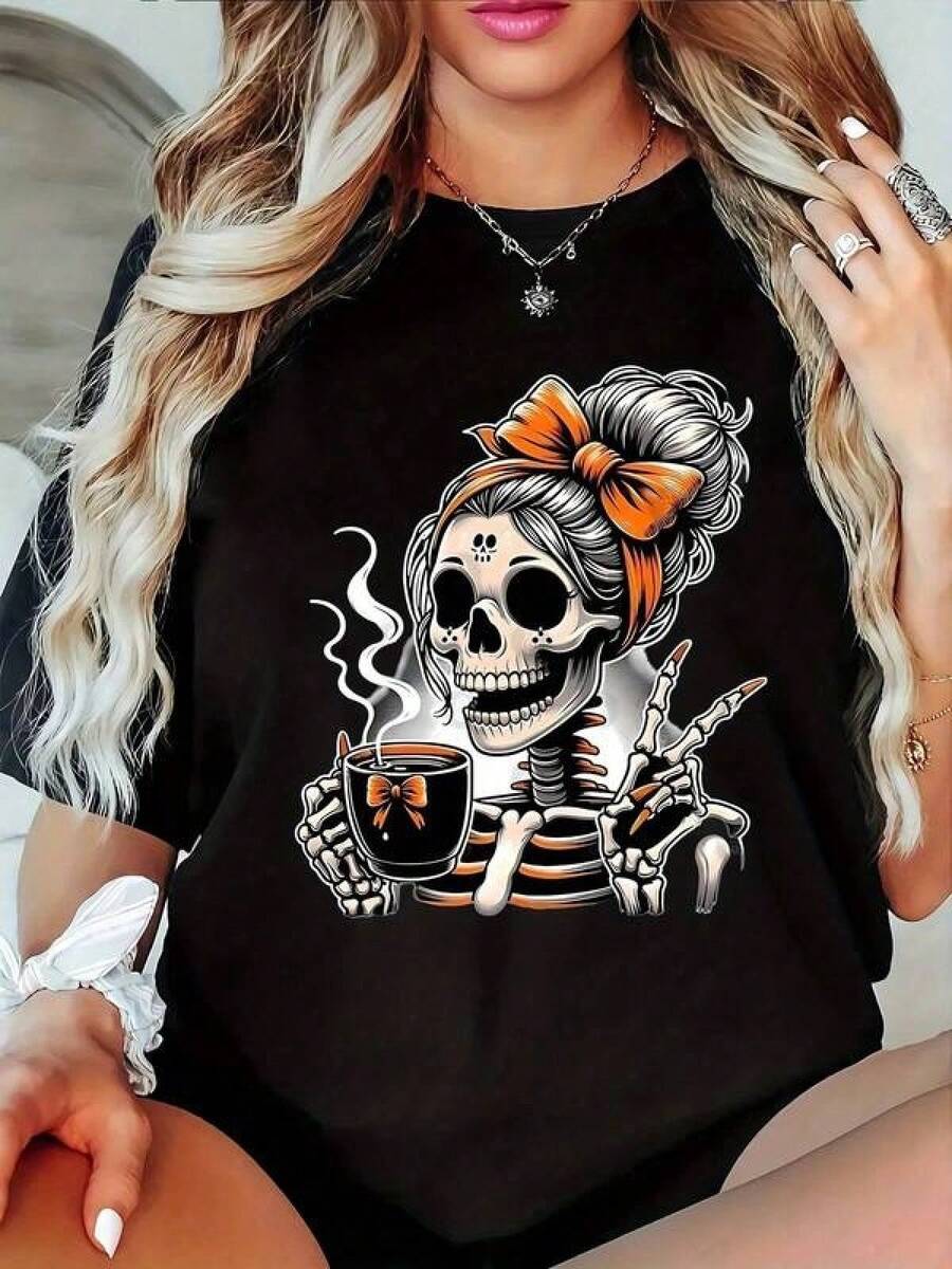 100% Algodón Premium 180g .¡Oferta Especial!Playera.Camiseta Y2K única con diseño de calavera y lazo vibrante ideal para amantes del arte moderno y la cultura mexicana perfecta para complementar tu estilo casual y audaz ¡Luce espectacular y marca  con esta pieza exclusiva!Camiseta Streetwear Unisex Ideal para Conciertos y Regalo - Negro - Ver 1