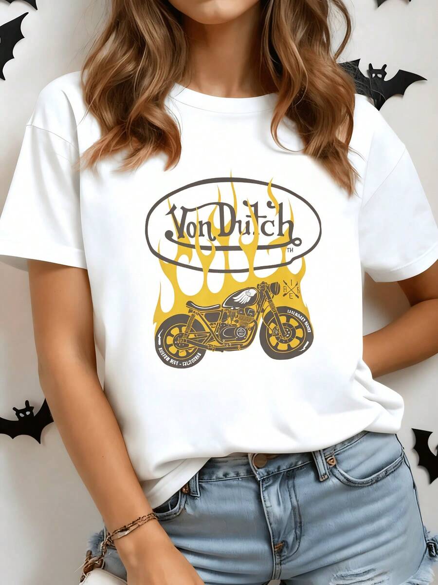 Motocicleta con alas rodeada de llamas simboliza libertad fuerza y espíritu rebelde con arte retro atractivo camisetas casuales cómodas para expresión auténtica camiseta de mujer moderna para uso diario - Blanco - Ver 1