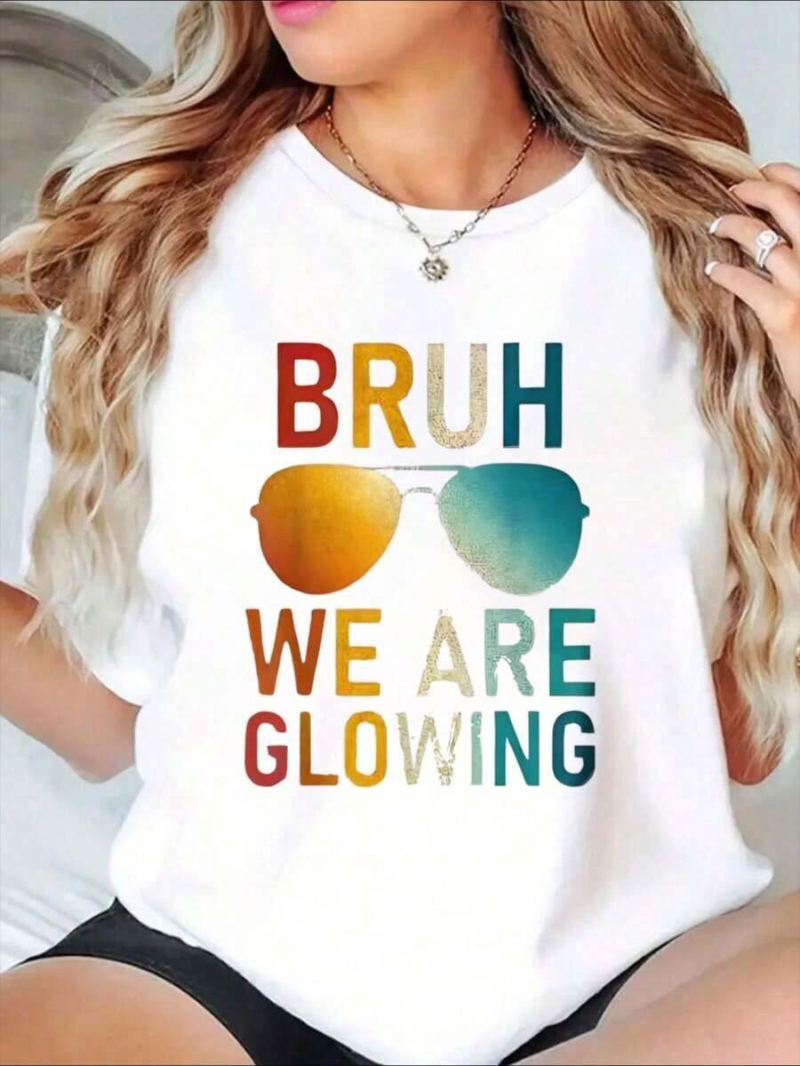 "Bruh We Are Glowing Sunglasses" Graphic T-Shirt - Casual Summer T-Shirt With Fun And Humorous Design For Women And Men, Ideal For Parties, Beachwear - Unisex Urban Vintage Style, Loose Cotton Short Sleeve T-Shirt With Round Neck, 100% Cotton. - 白色 - 查看 1