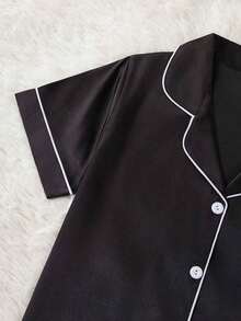 Set de 2 piezas de pijama con top de manga corta y pantalones con bordado de corazón de seda sintética - Negro - Ver 4