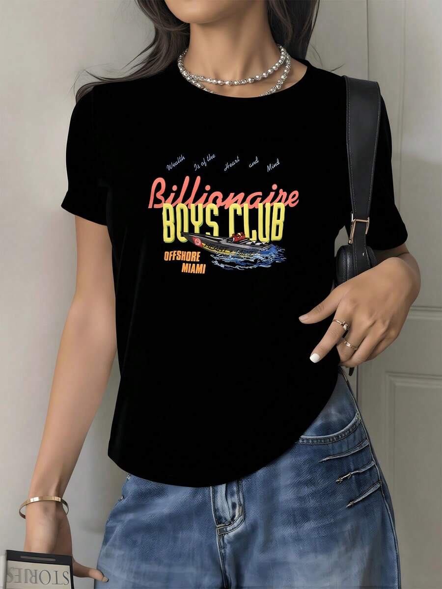 A Fast Boat On Blue Waves Symbolizes Freedom, Adventure, And The Energetic Spirit Of Miami, Reflecting Confidence And Dynamism In Every Detail. A Modern, Casual Women's T-Shirt For Everyday Wear. - 黑色 - 查看 1