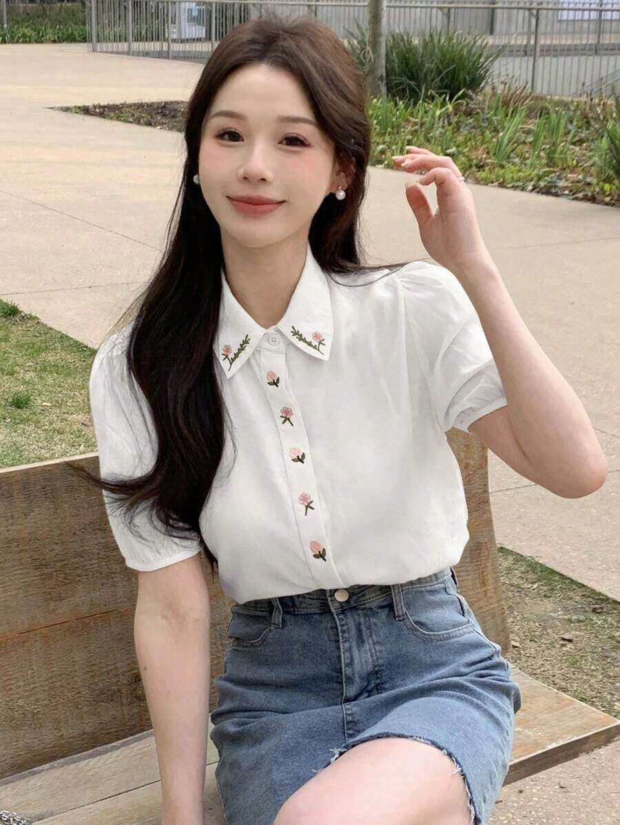 Camisa casual de verano para mujer con mangas abullonadas bordadas y cierre de botones al frente de manga corta - Blanco - Ver 1