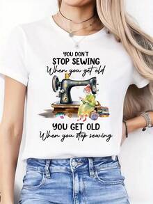 Camiseta Estampada para Mujer con Gráfico deáquina de Coser - Camiseta Casual de Manga Corta y Cuello Redondo, Corte Relajado para Todas las Estaciones, Perfecta para Uso Diario y Atuendos de Vacaciones (Lavable aáquina) con Diseño de Mujer Rubia. - Blanco - Ver 7