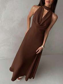 Vestido de mujer de unicolor con cuello en V profundo, corte evasé y espalda con volantes - Cafetería - Ver 4