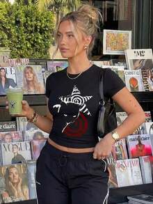 Playera corta juvenil estilo Y2K grunge, tela suave y muy cómoda, ajustada al cuerpo, estampado de gato negro y estrellas, ideal para verano, look streetwear casual para uso diario 1XMP - Negro - Ver 5