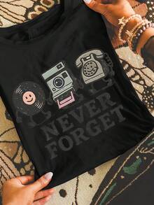 Ropa de mujer de talla grande, camiseta retro de los 90 - Camiseta con temática de cultura pop nostálgica, con estampados de cintas de casete y disquetes, top blanco con temática de TV y películas retro, lavable a máquina, estilo casual, cuello redondo, corte regular, entrega local. - Negro - Ver 1