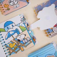 SNOOPY 1本A7笔记本，卡通可爱螺旋装订带搭扣，2026年新版，是送给粉丝、家人和朋友的理想小礼物，也是夏季最佳朋友/情侣吊坠，日常配饰【款式随机】 - 彩色 - 查看 2