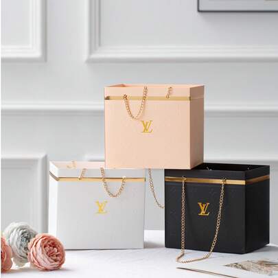 1pc Pink Gift Box With Gold Chain Handle, Romantic Wedding Gift, Flower Shop Gift, Craft Paper Box, Rectangular Gift Bag, Bouquet, Flower Bag, Flower Arrangement Box, Fresh Flower Gift Bag With Handle