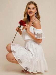 Vestido corto elegante de mujer con cuello en V, volantes, cintura y línea A, con estampado de lunares marrones y hombros descubiertos - Blanco 2 - Ver 9