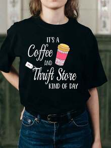 Camiseta negra para mujer con estampado de una cita de una tienda vintage y un diseño de taza de café, cuello redondo, tejido de punto de algodón casual, elasticidad media, corte regular, adecuada para que las mujeres la usen en primavera/verano/otoño, ideal para el Día de San Valentín, el Día de San Patricio, la Pascua y el Día de la Madre. - Negro - Ver 1