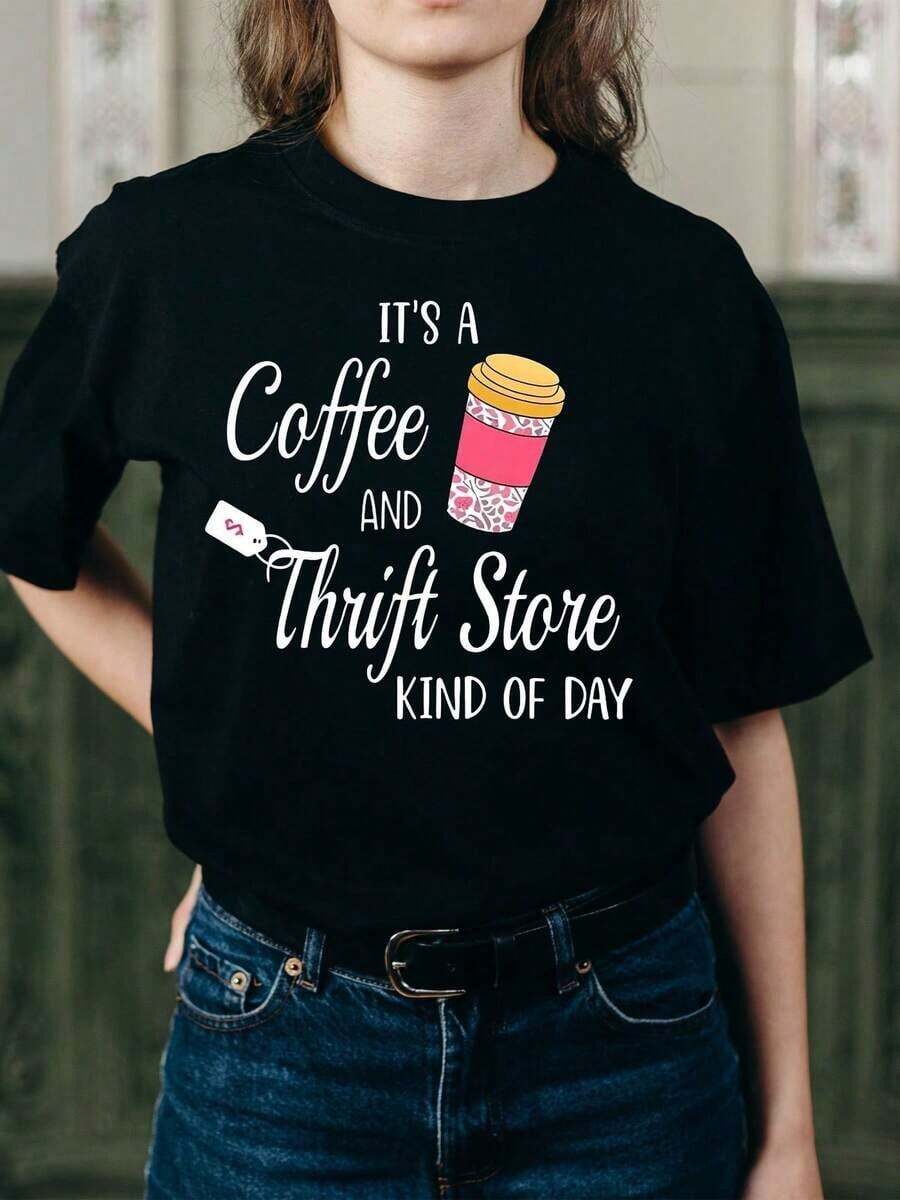 Camiseta negra para mujer con estampado de una cita de una tienda vintage y un diseño de taza de café, cuello redondo, tejido de punto de algodón casual, elasticidad media, corte regular, adecuada para que las mujeres la usen en primavera/verano/otoño, ideal para el Día de San Valentín, el Día de San Patricio, la Pascua y el Día de la Madre. - Negro - Ver 1