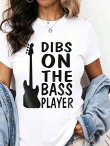 "Under The RadarDibs On The Bass Player" Guitar Graphic T-Shirt For Music Lovers And Band Fans, Casual Wear For Women And Men, Perfect For Concerts And Music Festivals - Vintage Urban Style, Unisex, Cotton, Short Sleeve, Round Neck. - 白色 - 查看 1