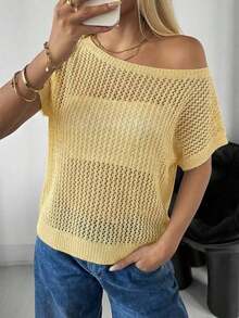Jersey informal asimétrico de manga corta y hombros descubiertos con escote transparente en color negro - amarillo ganso - Ver 3