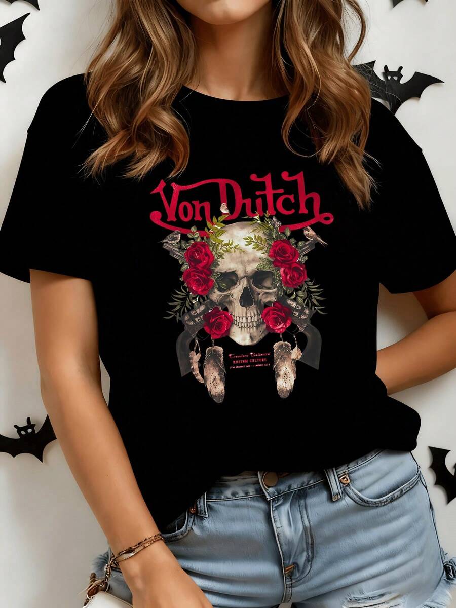 Calavera rodeada de rosas rojas simboliza la fuerza interior y la belleza que vence el paso del tiempo junto a aves que representan libertad y renovación camiseta de mujer moderna para estilo casual urbano - Negro - Ver 1