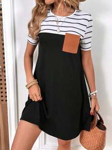 Vestido estilo camiseta con estampado de rayas con parche de bolsillo - Negro - Ver 7