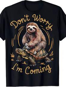 Graphic T-Shirt With Sloth And Turtle Design With The Humorous Phrase "No Need To Stress, I'm Coming" - Comfortable Unisex Black T-Shirt, With A Sloth On A Turtle Design, Ideal For Everyday Wear And Travel, Short Sleeve And Round Neck, Excellent For Both Men And Women. - 黑色 - 查看 8