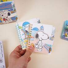 SNOOPY 1本A7笔记本，卡通可爱螺旋装订带搭扣，2026年新版，是送给粉丝、家人和朋友的理想小礼物，也是夏季最佳朋友/情侣吊坠，日常配饰【款式随机】 - 彩色 - 查看 5