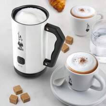 Bialetti 4432 - Espumador de leche Electrisk de crema suave, 150 ml/300 ml, color - Blanco - Ver 4