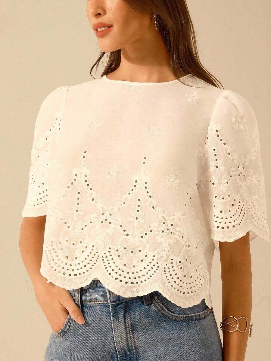 Blusa corta de mujer con hombros fruncidos, de encaje calado y lavable, para vacaciones - Blanco - Ver 1