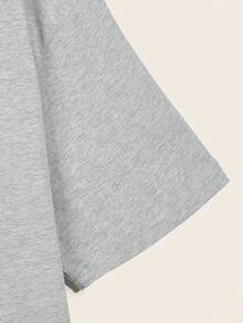 Camiseta de Talla Grande para Mujer con Gráficos de Aves Acuarela Caprichosas - Estilo Urbano en Gris Suave, Cuello Redondo y Manga Corta, Tee Casual Transpirable para Verano y Primavera con Diseño Aleatorio, Camisetas de Pájaros, Confort Diario, Tejido Duradero, Colores Vibrantes - Gris Claro - Ver 4