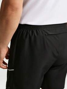 Nike Miler Dri-FIT 男士轻便跑步短裤（无内衬），IF2057-010 - 黑色 - 查看 2