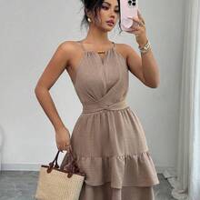 Vestido mini ajustado y acampanado sin mangas con lazo elegante y cuentas para mujer, color caqui, primavera/verano - Negro - Ver 4