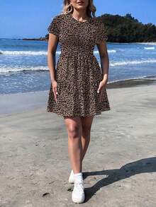 Vestido de camiseta con estampado de leopardo completo, de manga corta, holgado y de talla grande, estilo de vestido de pastel de vacaciones en la playa, para usar en primavera y verano, para festivales de música - Marrón - Ver 5