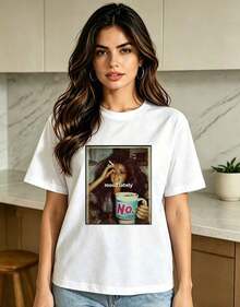 Camiseta de cuello redondo de alta gama para primavera/verano 2026, con estilos llamativos y diseños elegantes, ideal tanto para uso interior como exterior. Camiseta corta de manga corta para mujeres con cuello redondo, cómoda y transpirable. Camiseta con estampado retró de retrato, que incorpora elementos únicos de "mood lately", muy moderna y versátil, llamativa y atractiva. - Blanco - Ver 1